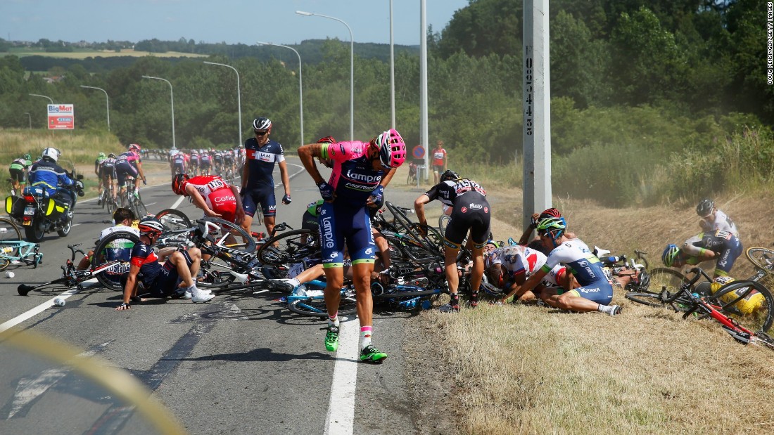 150706183903-tour-de-france-day-3-crash-2-super-169.jpg