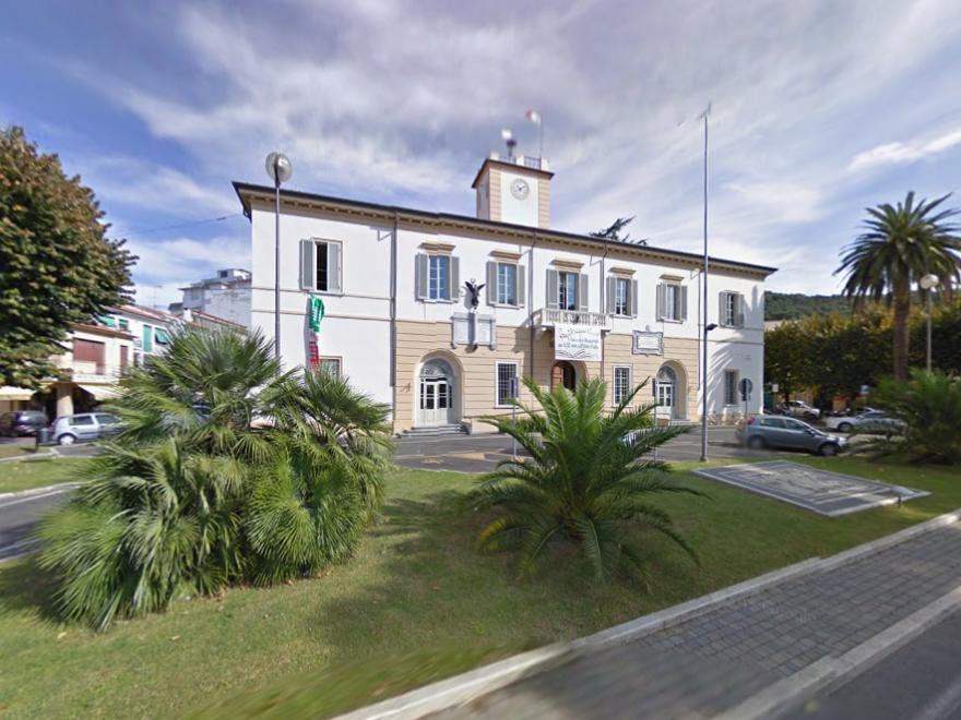 massarosa-town-hall-image-taken-streetview.jpg