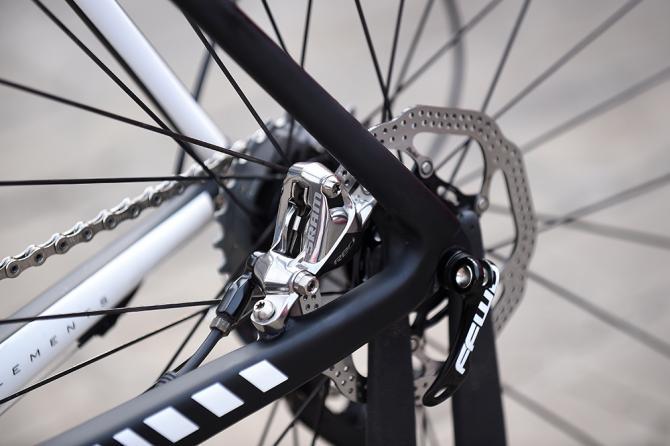 a_sram_rear_disc_brake_670.jpg