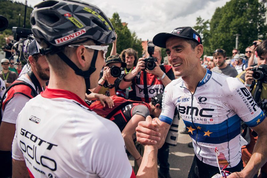 nino-schurter-and-julien-absalon-shake-hands-after-their-epic-race-at-the-xco-world-cup-rd2-in-albstadt-germany.jpg