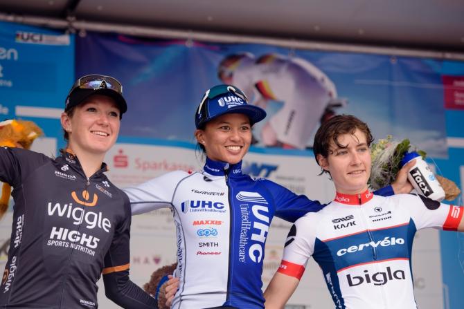 Coryn Rivera 、 Amy Pierters和Nicole Hanselmann在领奖台上 .jpg