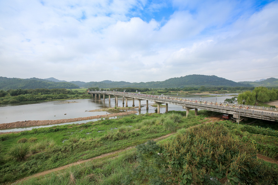 4.往届环鄱赛掠影.jpg