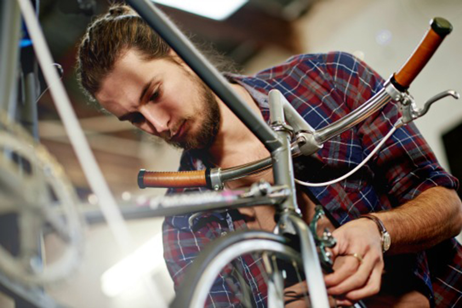 istock_bikemechanic_whatson.jpg