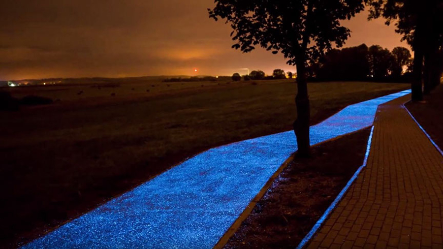 glowing-blue-bike-lane-TPA-instytut-badan-technicznych-poland-3.jpg