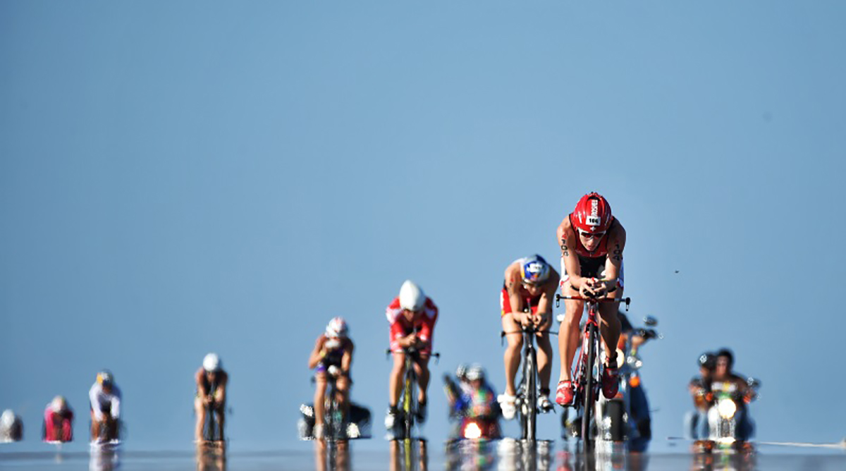 151013_Bikes-on-the-road-at-IRONMAN-World-Championships-in-Kona-Hawaii.jpg