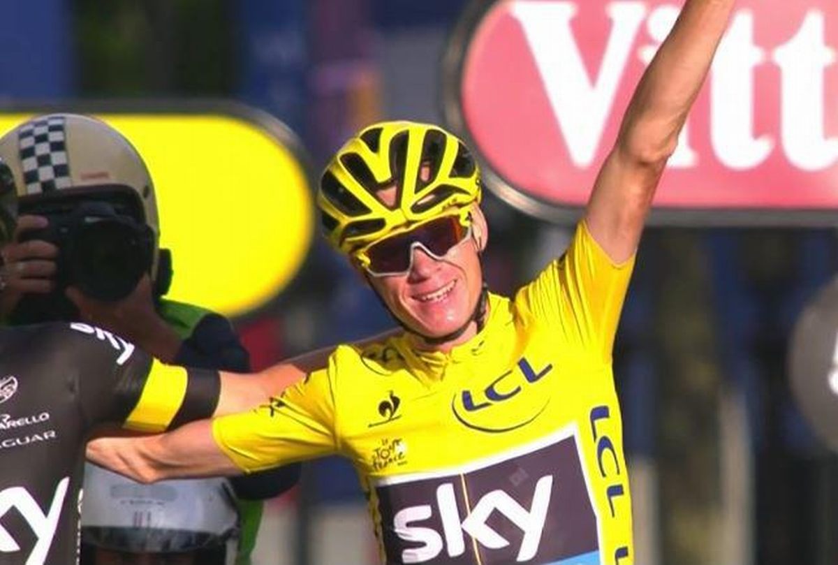 Chris Froome wins 2015 Tour de France (Eurosport TV still).jpg