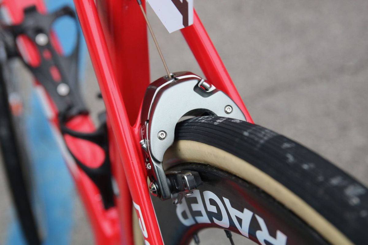 trek-madone-tyre-1.jpg