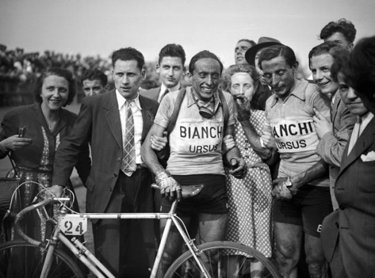 The Coppi brothers at Paris-Roubaix after Serse won in 1949.jpg