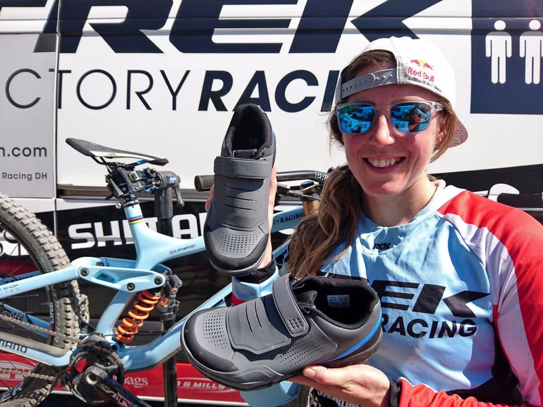 Shimano-AM9-SPD-clipless-DH-Enduro-all-mountain-bike-shoes_SM-AM901_Rachel-Atherton-posing-1.jpg