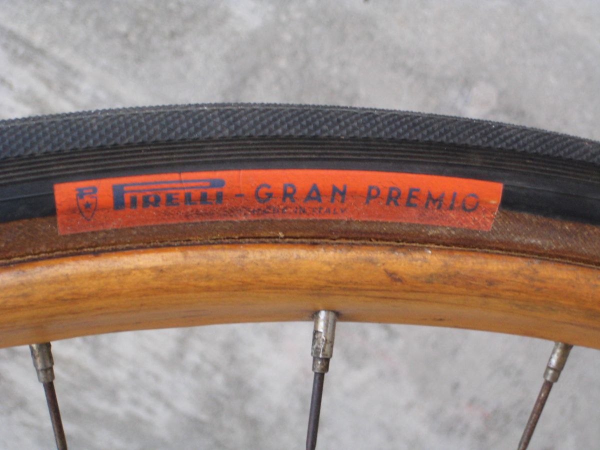 Pirelli-bicycle-tires.jpg