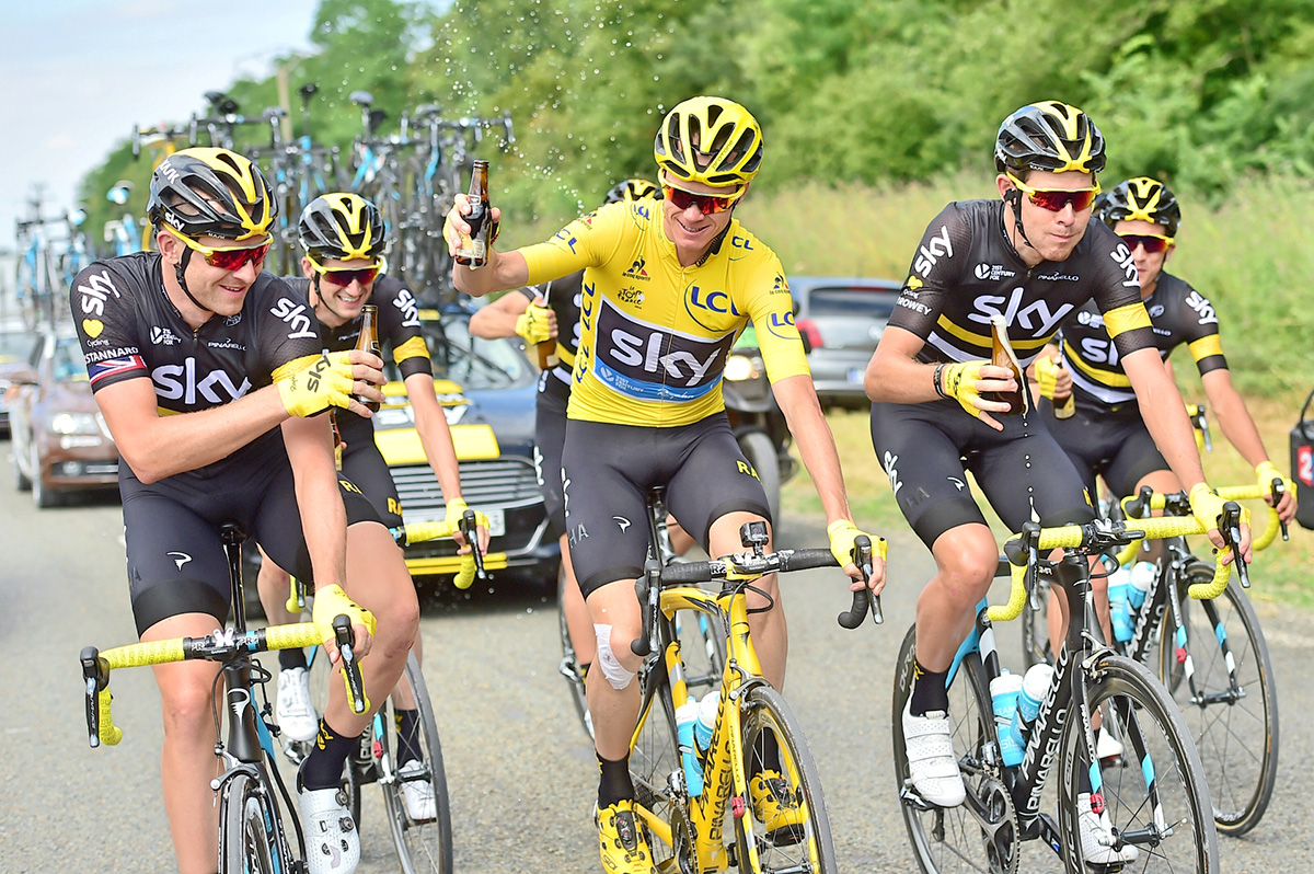 Team-Sky-champagne-Tour-de-France-2016-stage-21-pic-Alex-Broadway_ASO.jpg