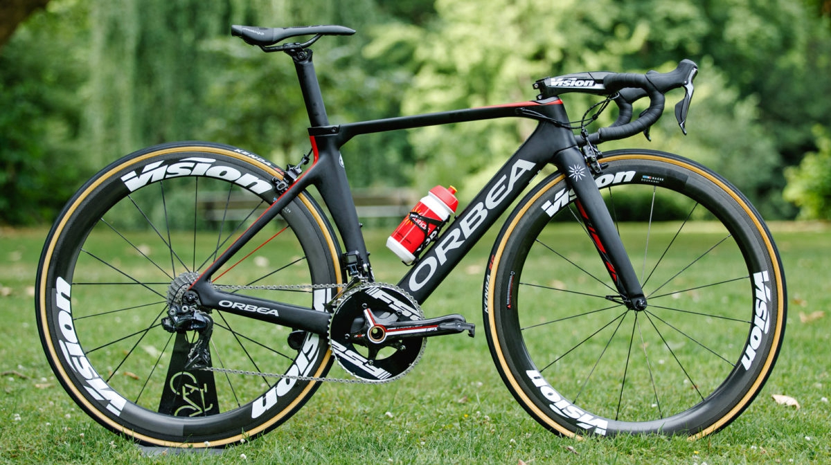 Orbea-Orca-Aero-OMR_carbon-aerodynamic-road-race-bike_Le-Tour-2017_Cofidis_01_Bouhanni_photo-by-BrakeThrough-Media.jpg