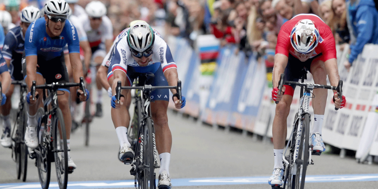 Mondiaux-de-cyclisme-le-triple-pour-Peter-Sagan-des-regrets-pour-Julien-Alaphilippe.gif