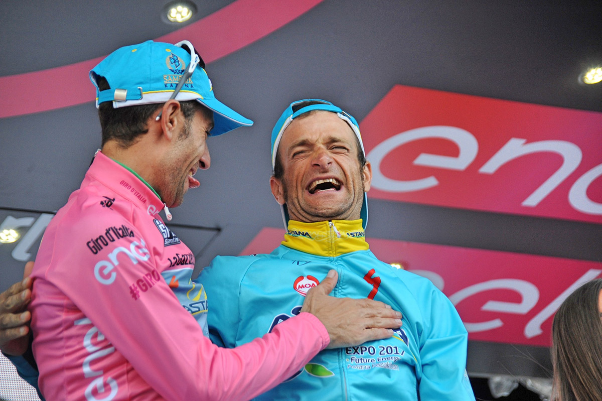 Vincenzo-Nibali-pink-jersey-Michele-Scarponi-2016-Giro-dItalia-pic-Sirotti.jpg