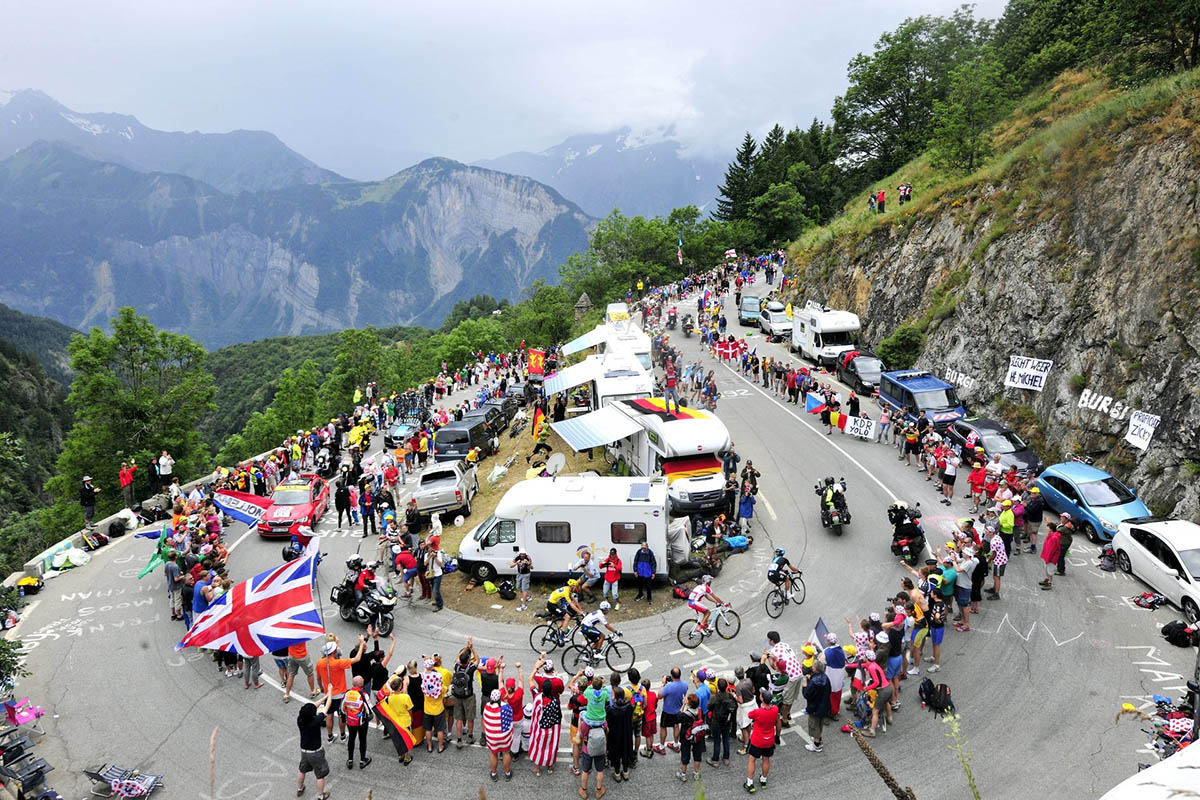 2-alpe-d-huez-hairpin.jpg