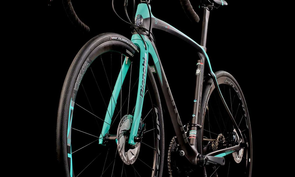 Bianchi-Oltre-XR3-Disc_Countervail-CV-carbon-disc-brake-aero-race-road-bike_3-4-detail.jpg