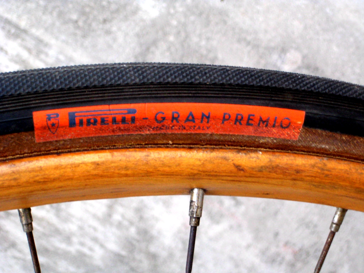Pirelli-bicycle-tires_副本.jpg