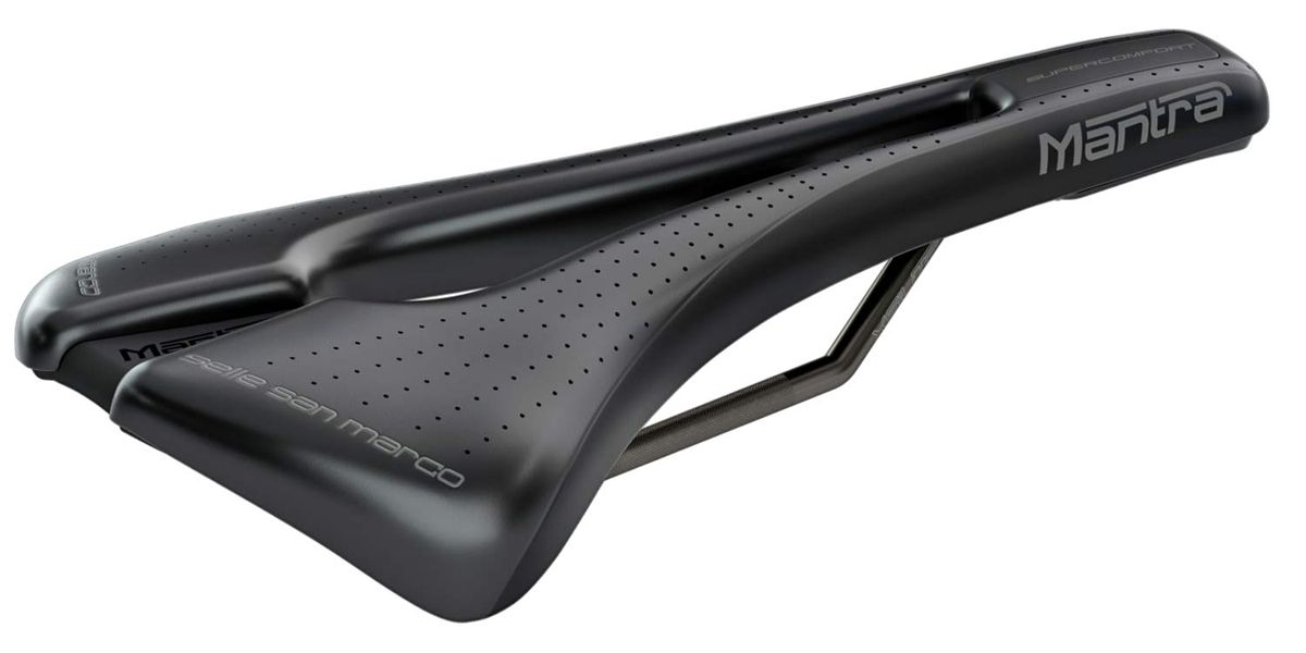 San-Marco-Mantra-Supercomfort_selle-San-Marco-extra-padded-flat-profile-road-saddle_Racing-angled.jpg