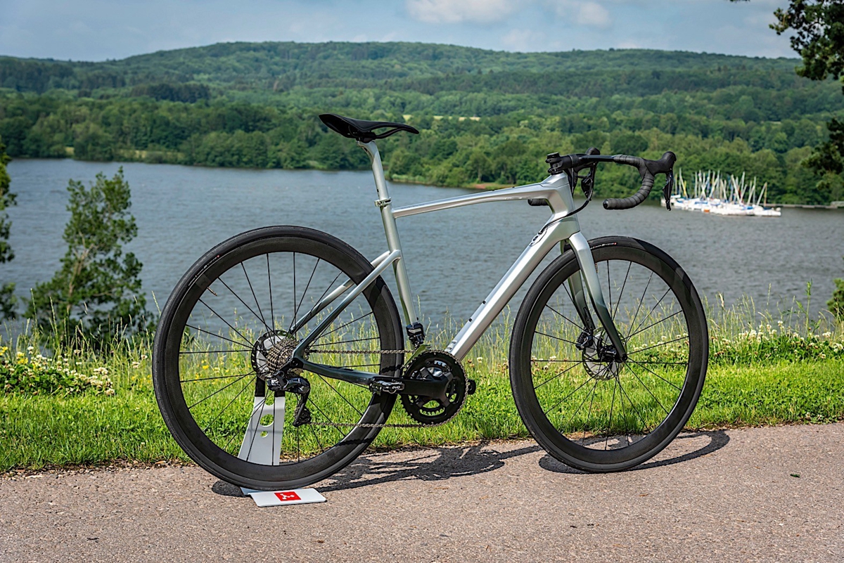 mercedes-benz-unveils-argon-18-road-endurance-bike_4.jpg