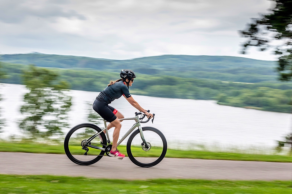 mercedes-benz-unveils-argon-18-road-endurance-bike_9.jpg