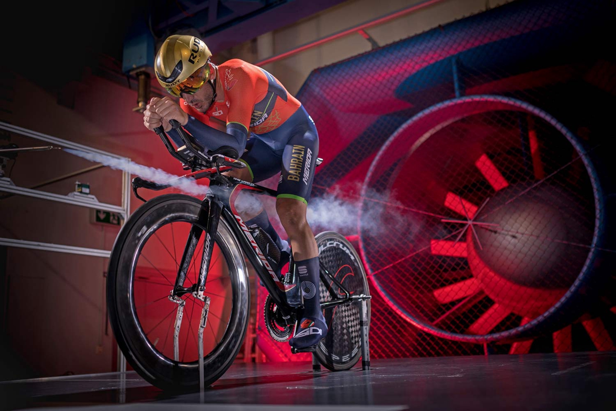 Merida-Time-Warp-TT_rim-brake-carbon-time-trial-race-road-bike_Bahrain-Merida-GST-wind-tunnel.jpg