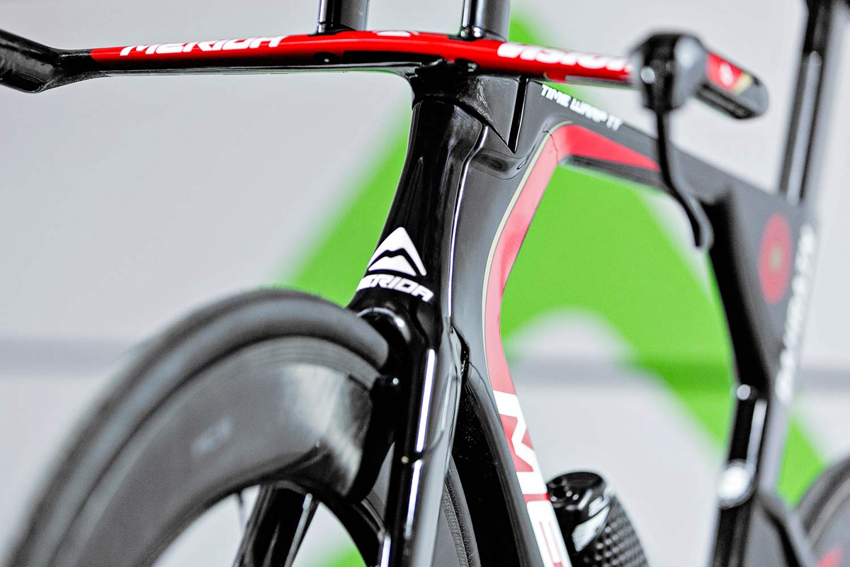Merida-Time-Warp-TT_rim-brake-carbon-time-trial-race-road-bike_front-end.jpg