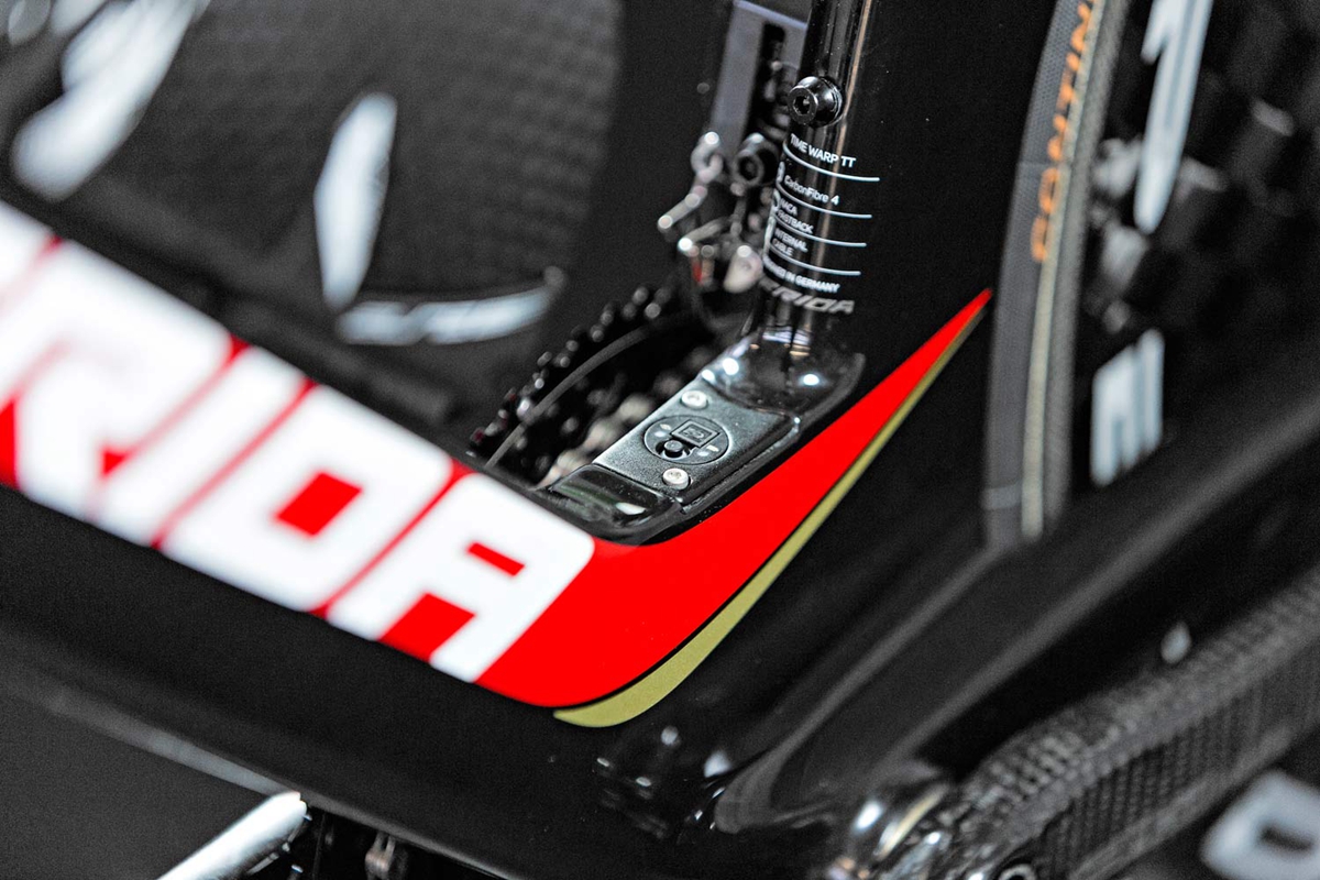 Merida-Time-Warp-TT_rim-brake-carbon-time-trial-race-road-bike_di2-box.jpg