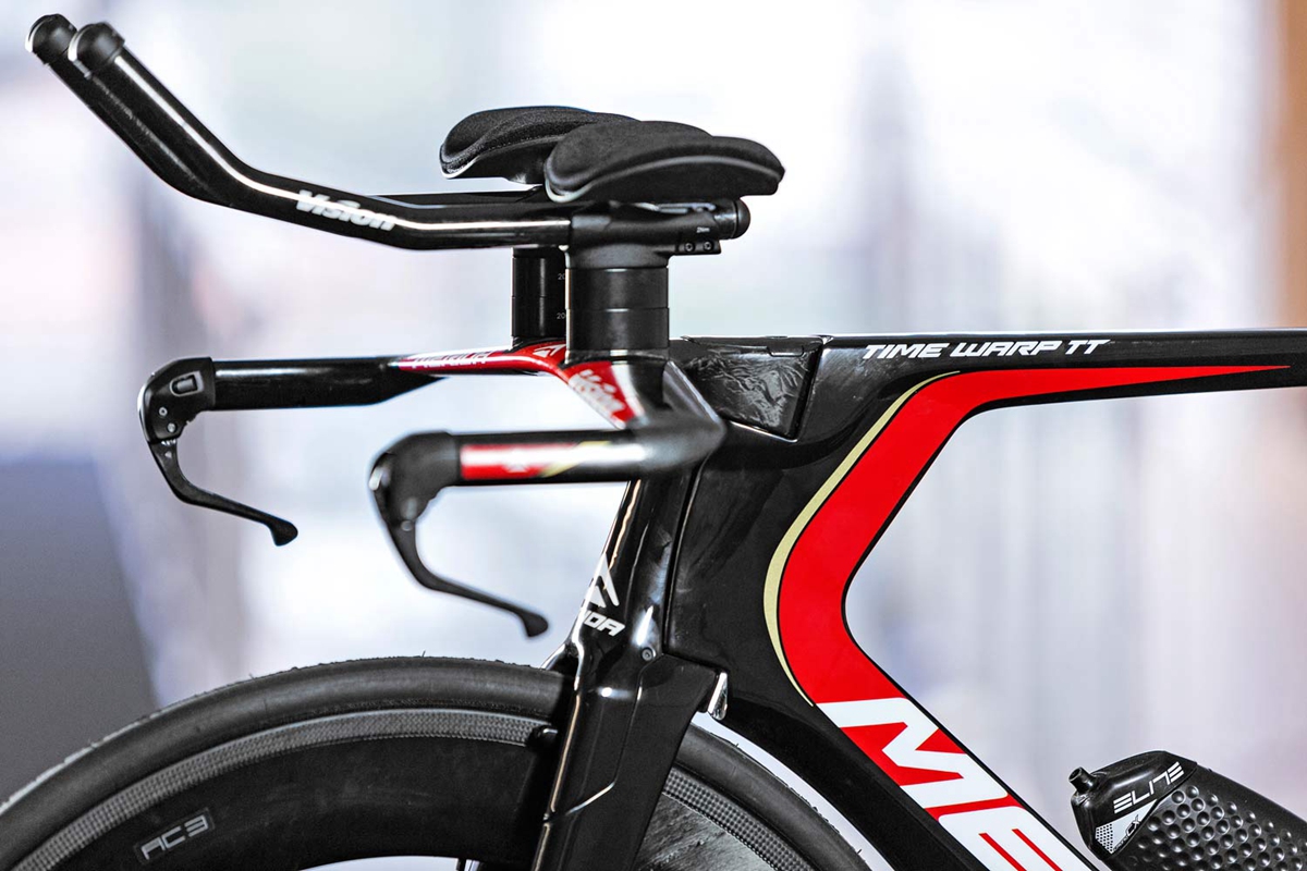 Merida-Time-Warp-TT_rim-brake-carbon-time-trial-race-road-bike_cockpit.jpg