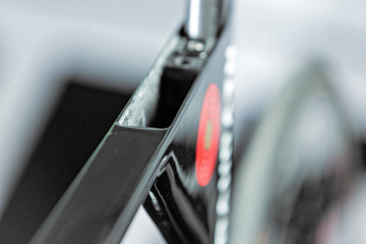Merida-Time-Warp-TT_rim-brake-carbon-time-trial-race-road-bike_storage.jpg