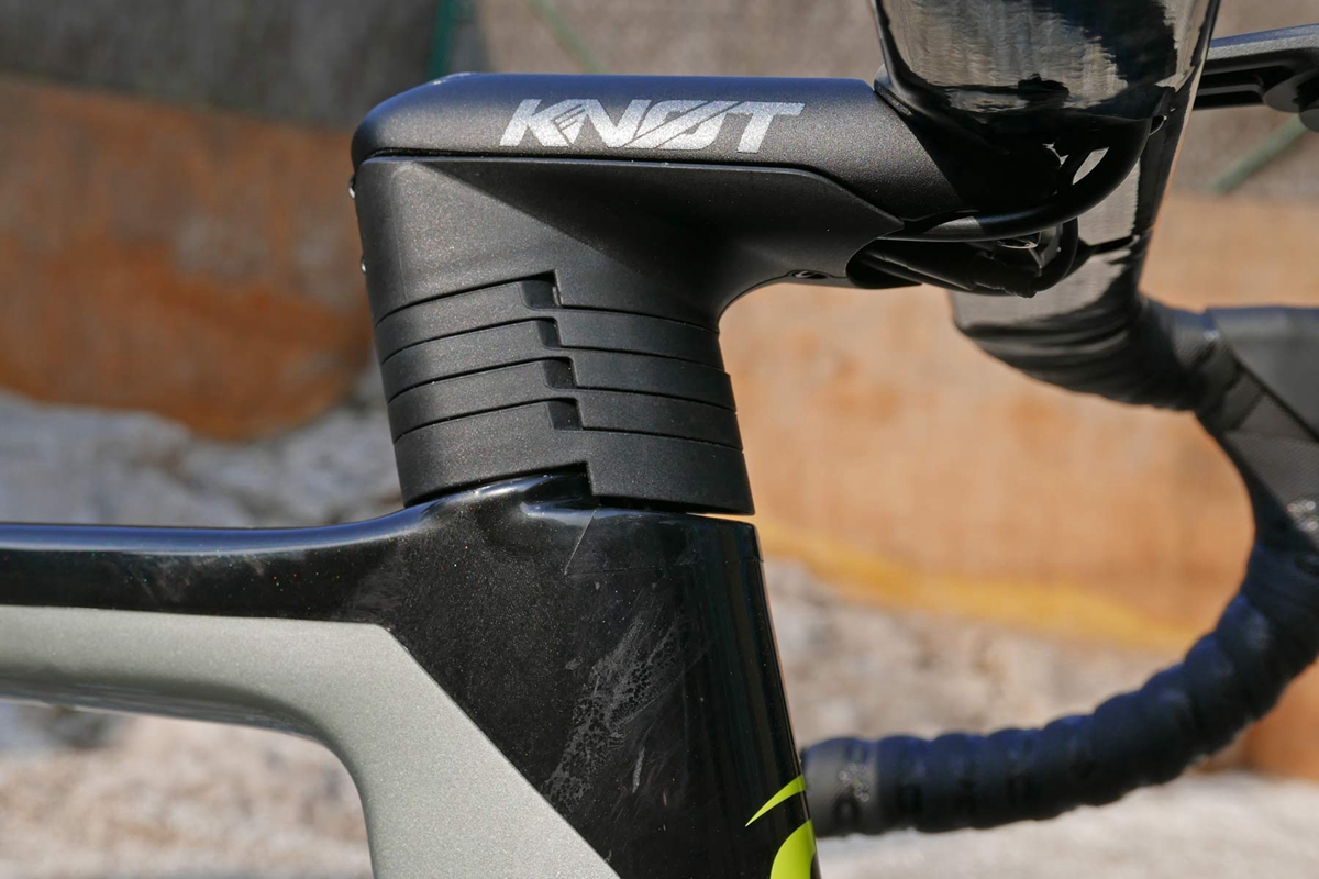 Cannondale-SystemSix_carbon-disc-brake-aero-road-bike-Faster-Everywhere_stem-stack.jpg