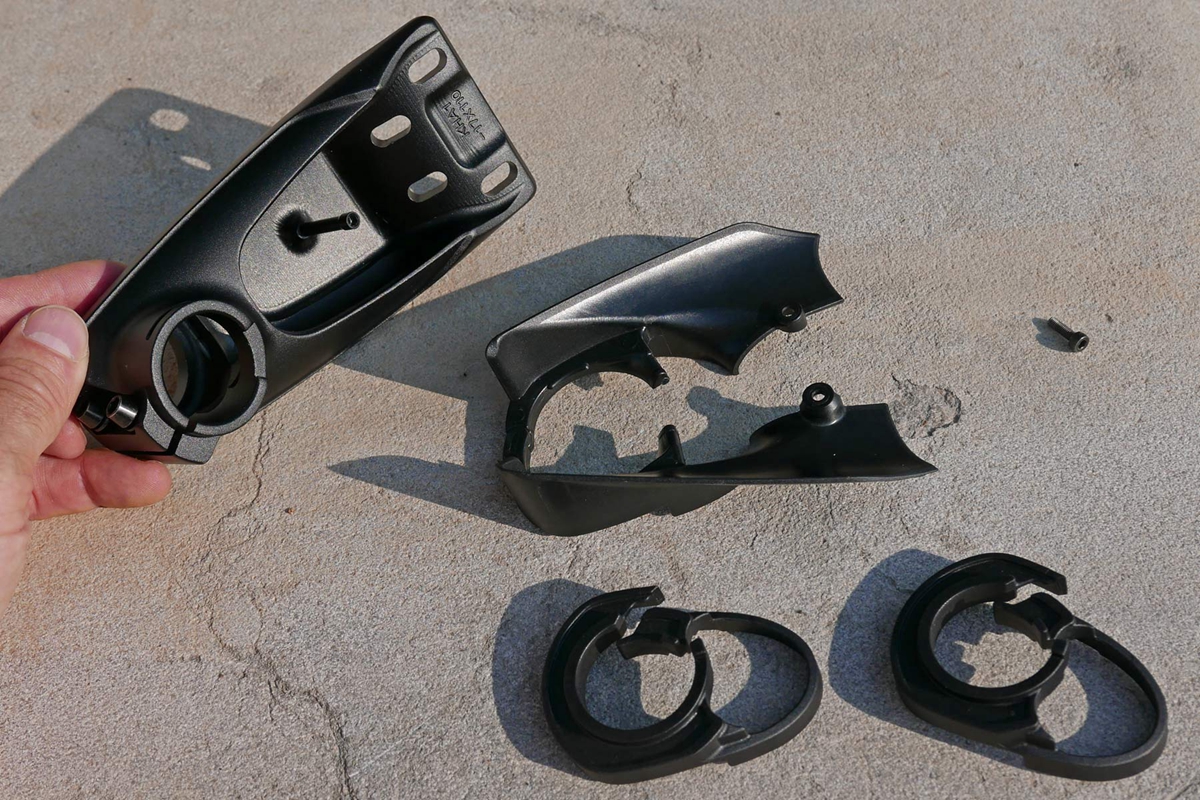 Cannondale-SystemSix_carbon-disc-brake-aero-road-bike-Faster-Everywhere_under-stem-routing.jpg