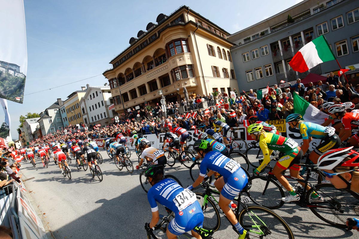 Start of the Road Race Women Elite in Kufstein - 6.jpg