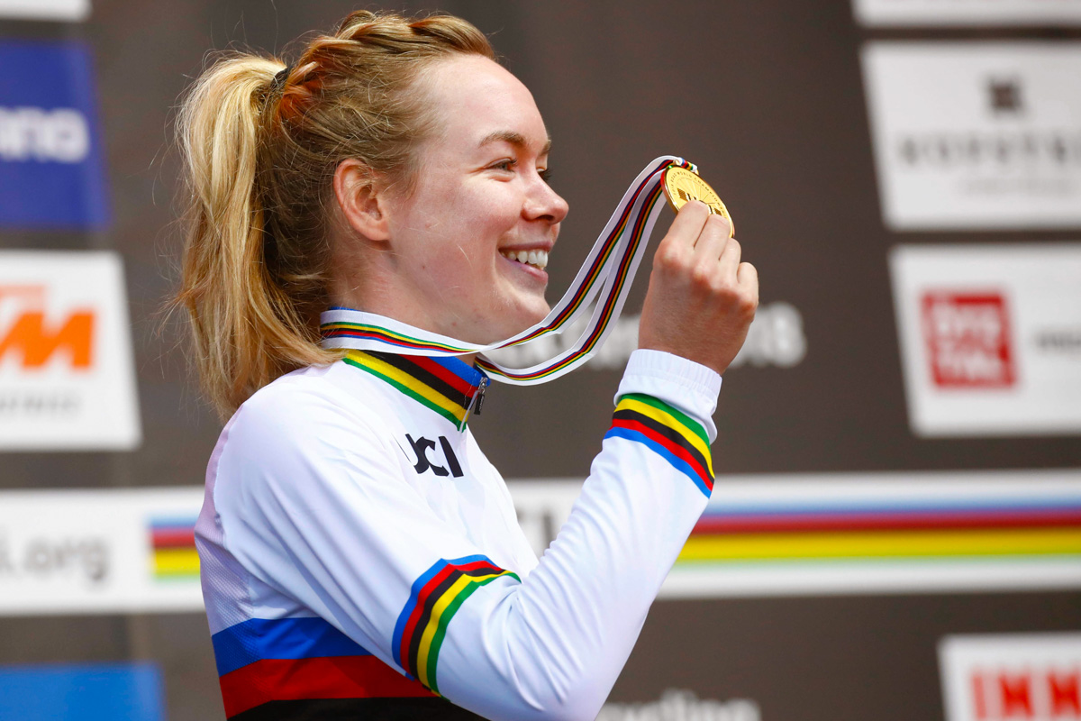 Anna van der Breggen happy with her gold medal and Rainbow Jersey - 4.jpg
