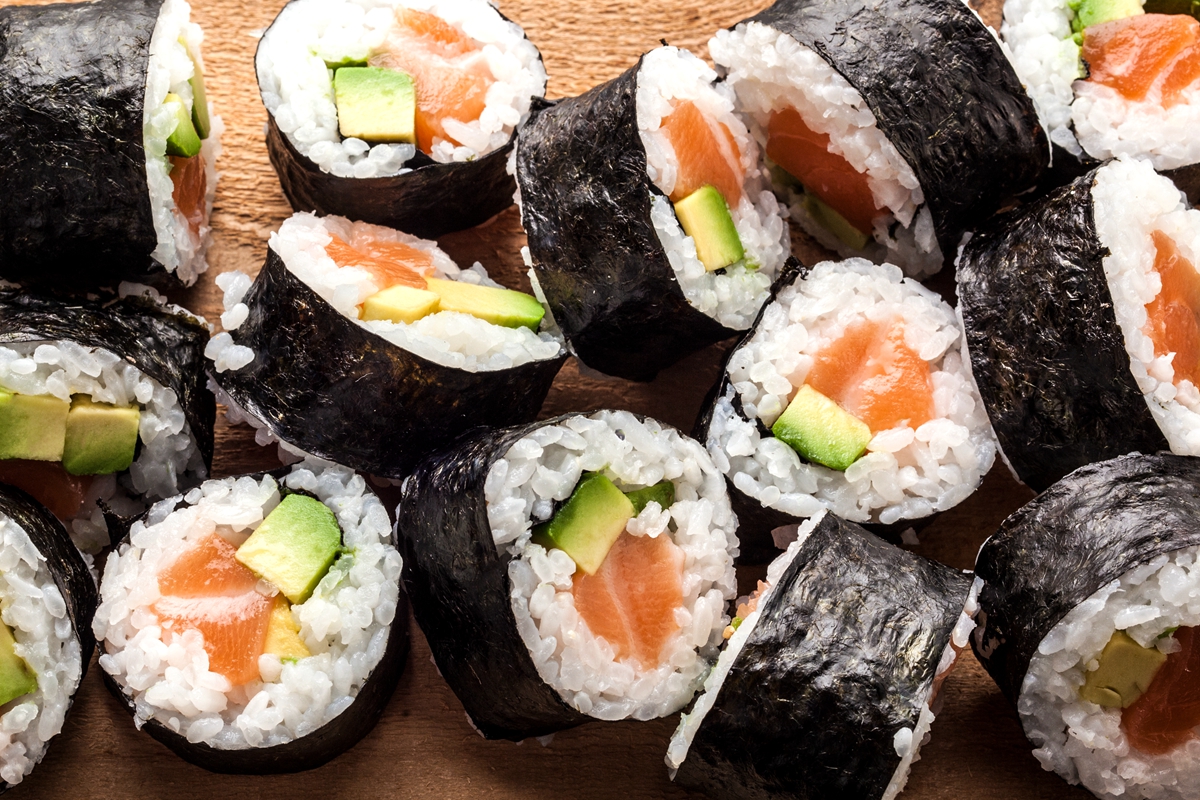 31555_salmon_avocado_maki_副本.jpg