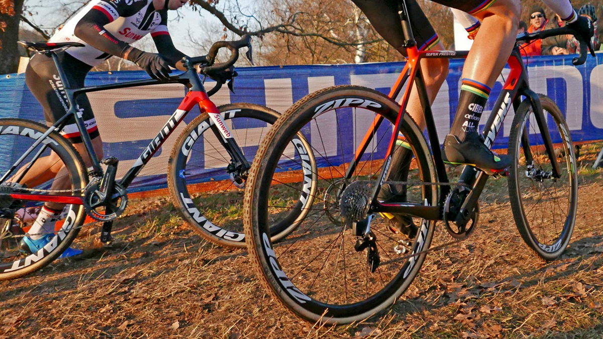 SRAM-Red-eTap-12-speed-CX-1x-prototype_Wout-van-Aert_Stevens-Super-Prestige-carbon-cylcocross-bike_UCICXWC-Tabor-World-Cup_chain-tension.jpg