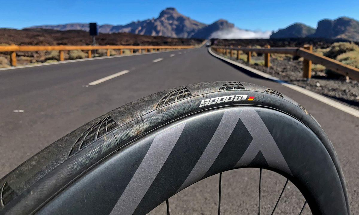 Continental-GP5000TL_Grand-Prix-GP-5000-TL_tubeless-road-all-around-performance-road-bike-tire_Teide-Tenerife-hot-stamp.jpg