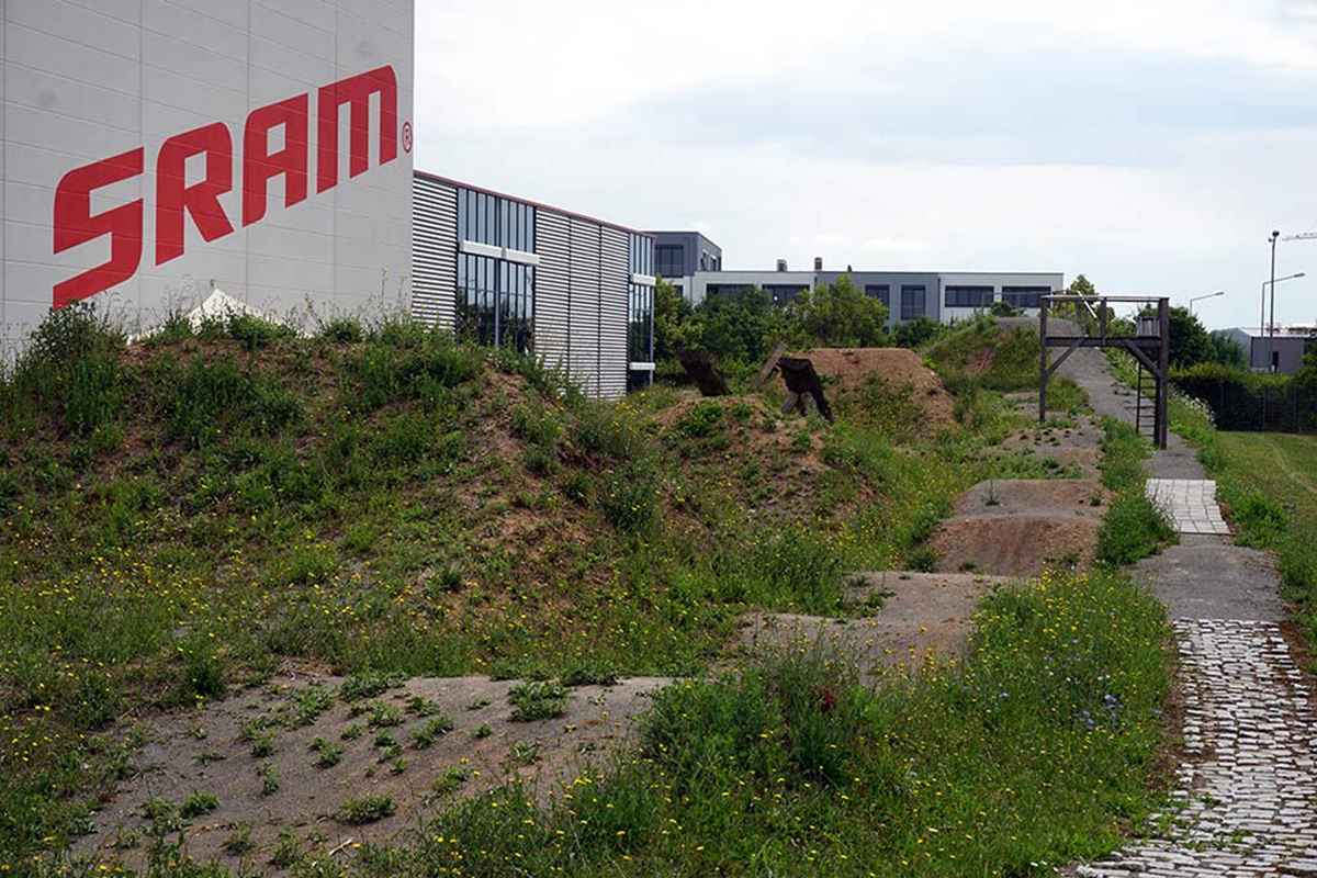 SRAM-HQ-tour-Schweinfurt-17-test-track03.jpg