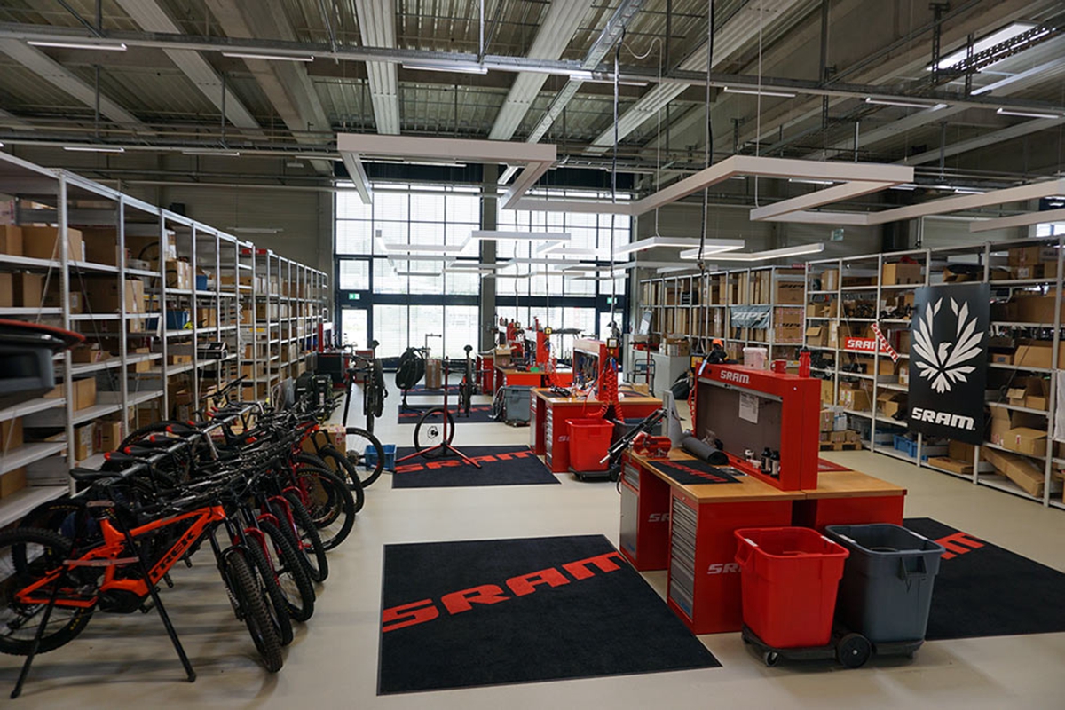 SRAM-HQ-tour-Schweinfurt-37-marketing-department02.jpg