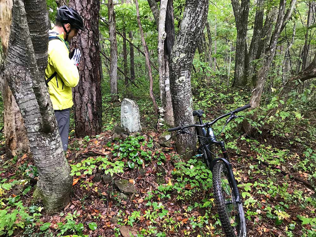 backcountry-mountain-bike-trail-riding-hakuba-japan.jpg