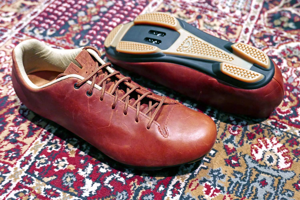 Giro-Republic-LX-R_classic-style-lace-up-leather-gravel-road-shoe-adventure-bikepacking_carpet.jpg