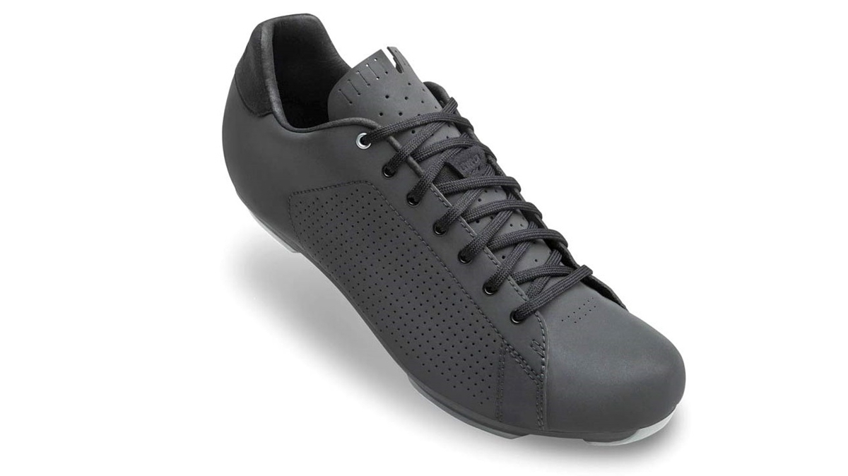 Giro-Republic-LX-R_classic-style-lace-up-synthetic-gravel-road-shoe-adventure-bikepacking_dark-shadow-reflective.jpg