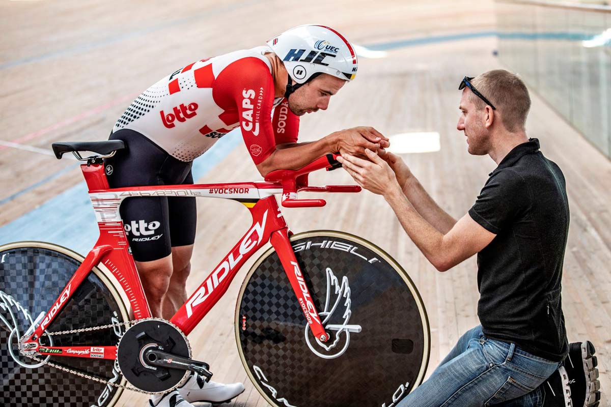 Victor-Campenaerts-Hour-Record_Ridley-Arena-TT_-custom-aero-track-bike_dialed-position.jpg