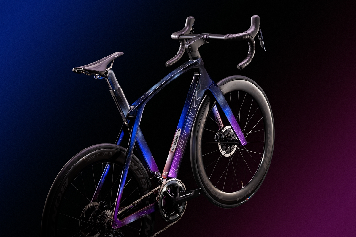 20Madone_Cosmos_rear_DS_edit.jpg