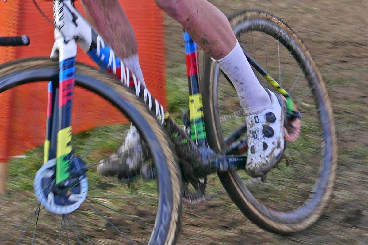 Prototype-2020-Shimano-S-Phyre-XC9-mountain-bike-shoes_Mathieu-van-der-Poel-cyclocross_CX-World-Cup-Tabor_cornering-new.jpg