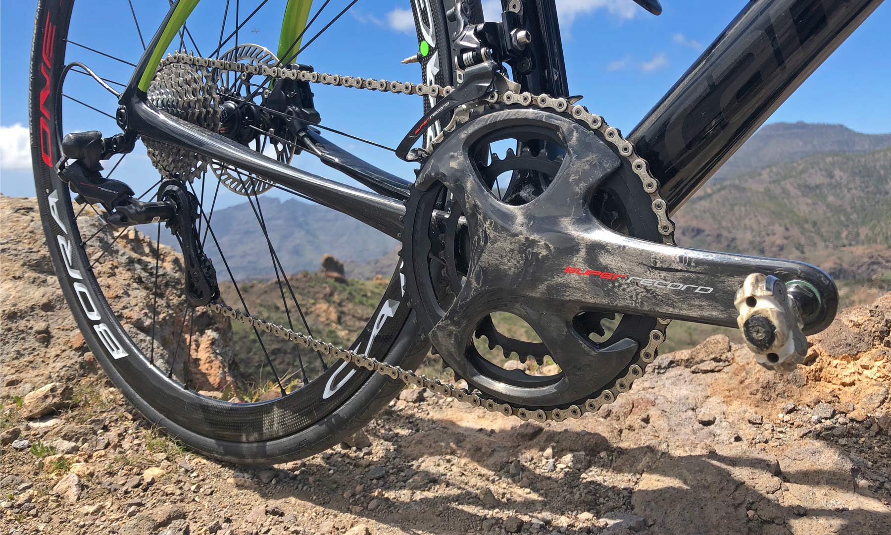 Campagnolo-Super-Record-12-speed_Movement-12_mechanical-shift-hydraulic-disc-brake_road-bike-groupset_Cannondale-Synapse_new-twelve-speed-drivetrain.jpg