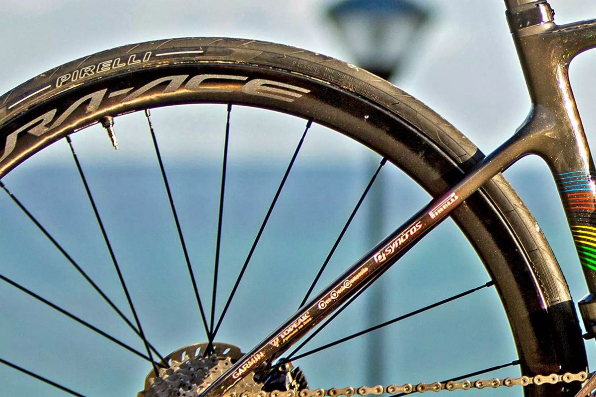 Prototype-2020-Pirelli-P-ZERO-Velo-tubeless-road-race-tires_photo-by-Sam-Flanagan-Mitchelton-Scott_hot-stamp.webp.jpg