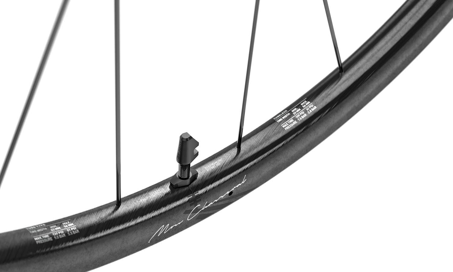 DT-Swiss-Mon-Chasseral-carbon-wheels_DT-Swiss-PRC-1100-Dicut-24-Mon-Chasseral-lightweight-disc-brake-tubeless-clincher-climbers-road-bike-wheels_rim.jpg