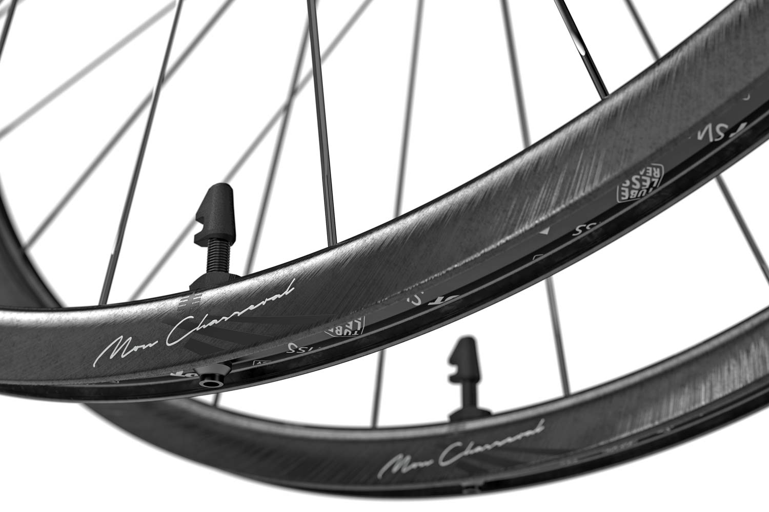 DT-Swiss-Mon-Chasseral-carbon-wheels_DT-Swiss-PRC-1100-Dicut-24-Mon-Chasseral-lightweight-disc-brake-tubeless-clincher-climbers-road-bike-wheels_rim-detail.jpg