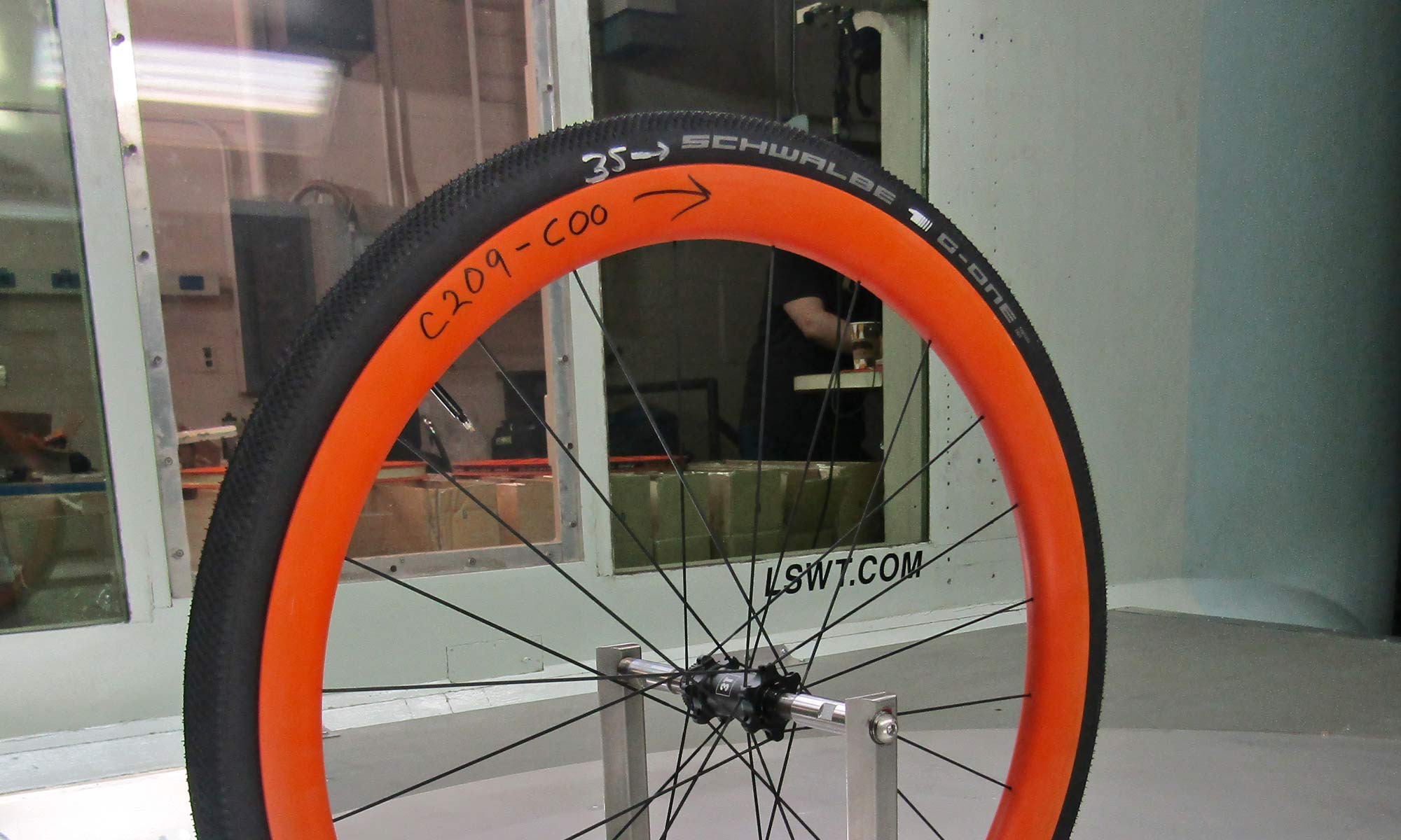 3T-Discus-45-40-LTD-aero-gravel-wheels_worlds-widest-aero-wheel_40mm-wide-29mm-internal-carbon-tubeless-aerodynamic-gravel-bike-wheels_low-speed-wind-tunnel-testing (1).jpg