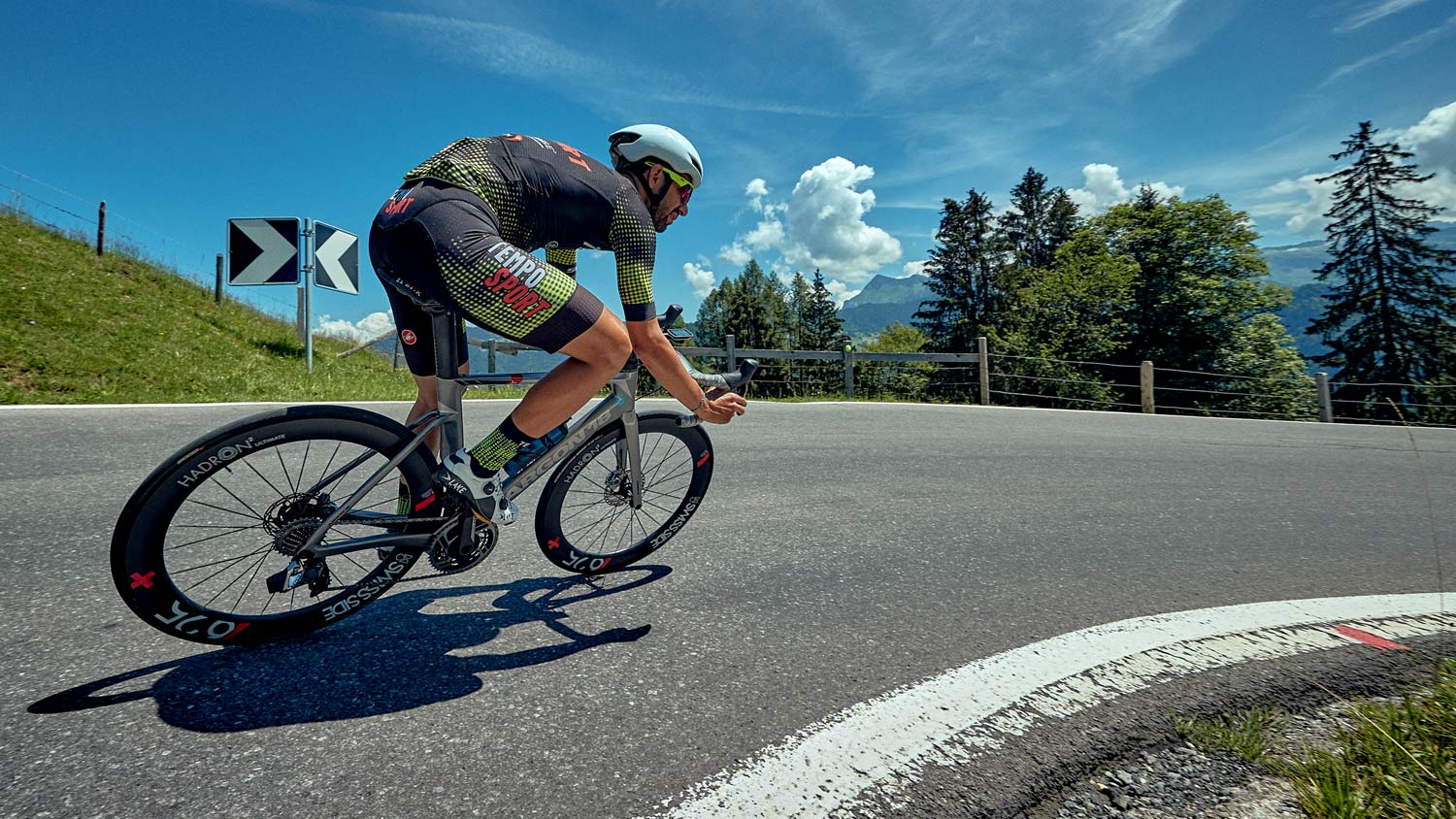 Swiss-Side-Hadron2-Ultimate-aero-road-wheels_aerodynamic-wide-tubeless-deep-carbon-road-bike-wheels_Badreddin-Wais-road-descent_photo-by-Isaak-Papadopoulos.jpg